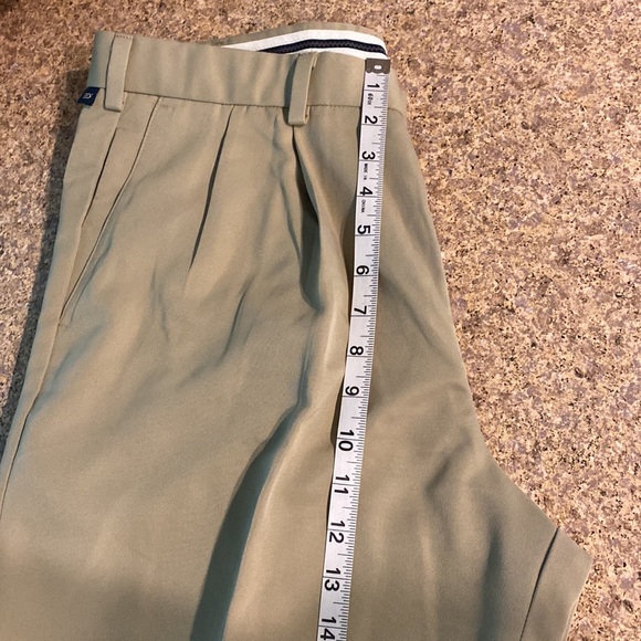 Docker’s Golf Khaki Tan Pants Pleated and Cuffed Bottoms W34 x L30 - Picture 14 of 16